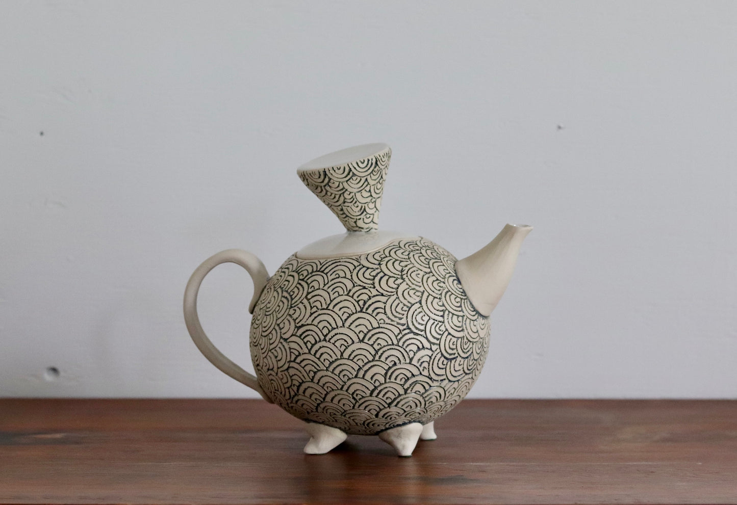 Teapot - White Scale