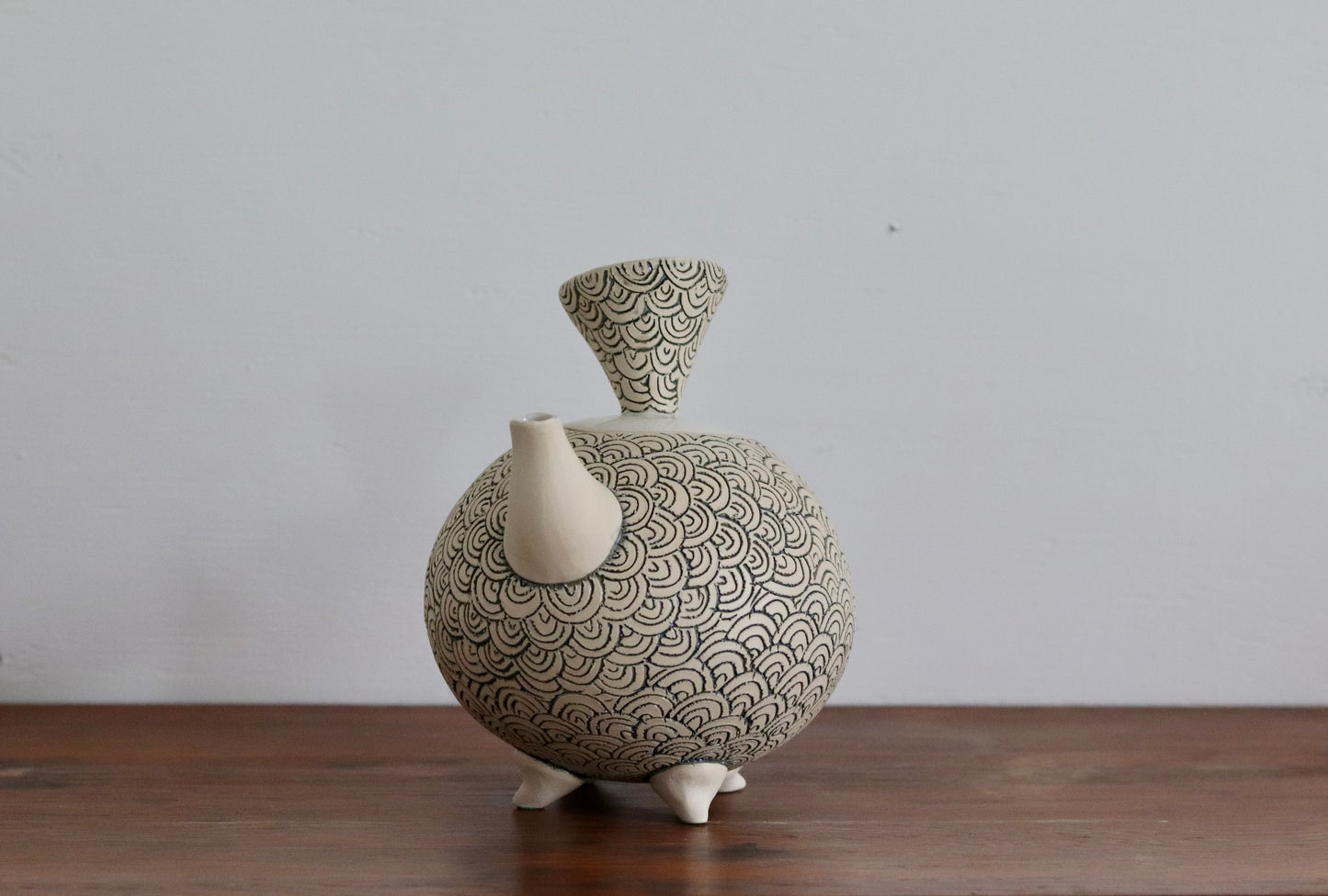 Teapot - White Scale