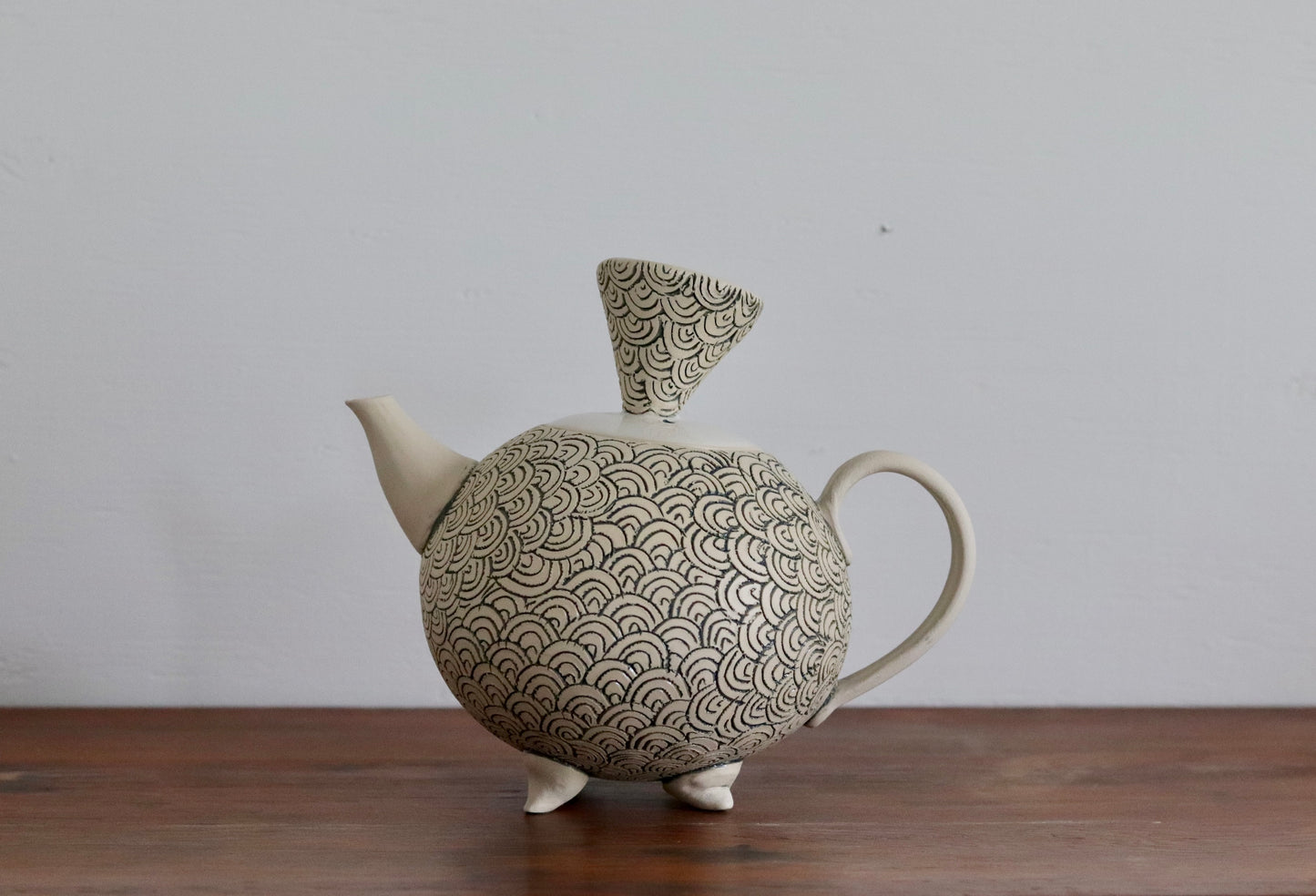 Teapot - White Scale