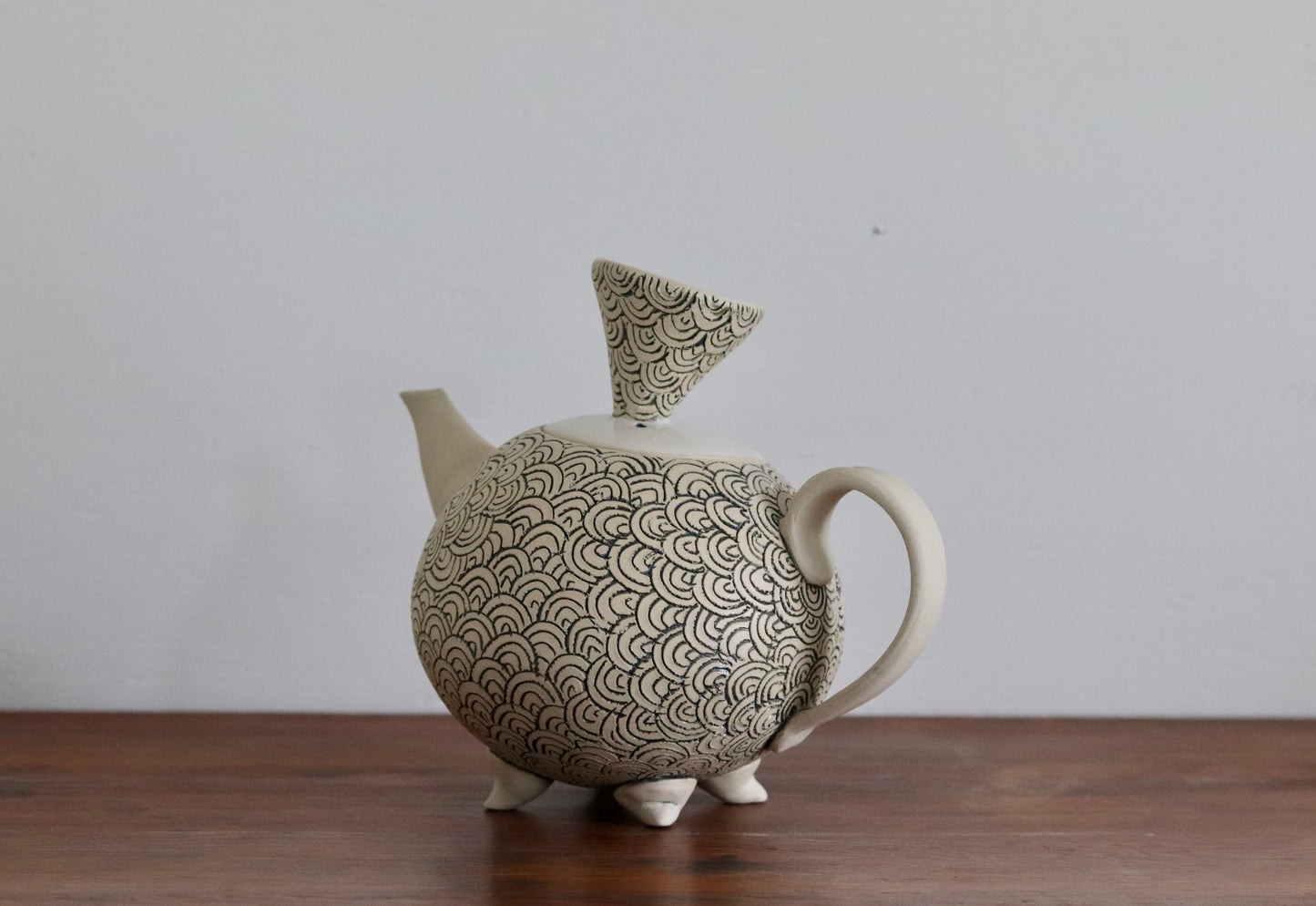 Teapot - White Scale