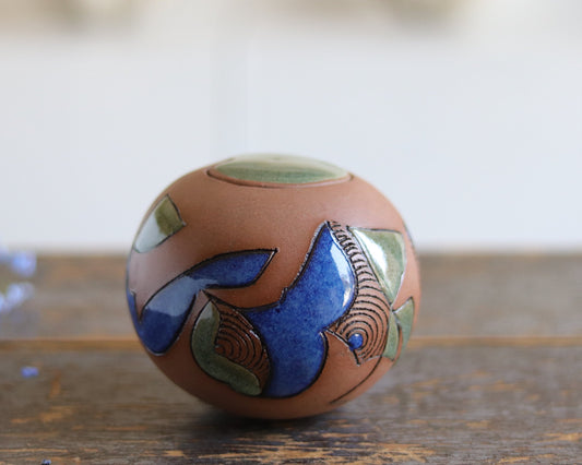 Urn - Abstract Design w Glazed Lid