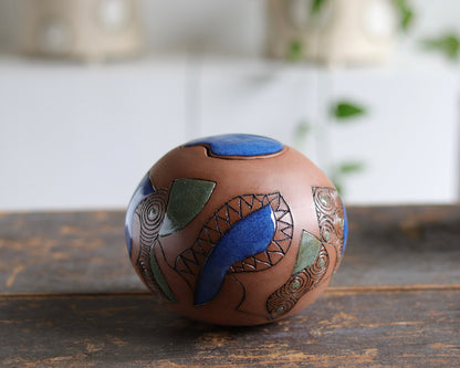 Urn - Abstract Design w Glazed Lid