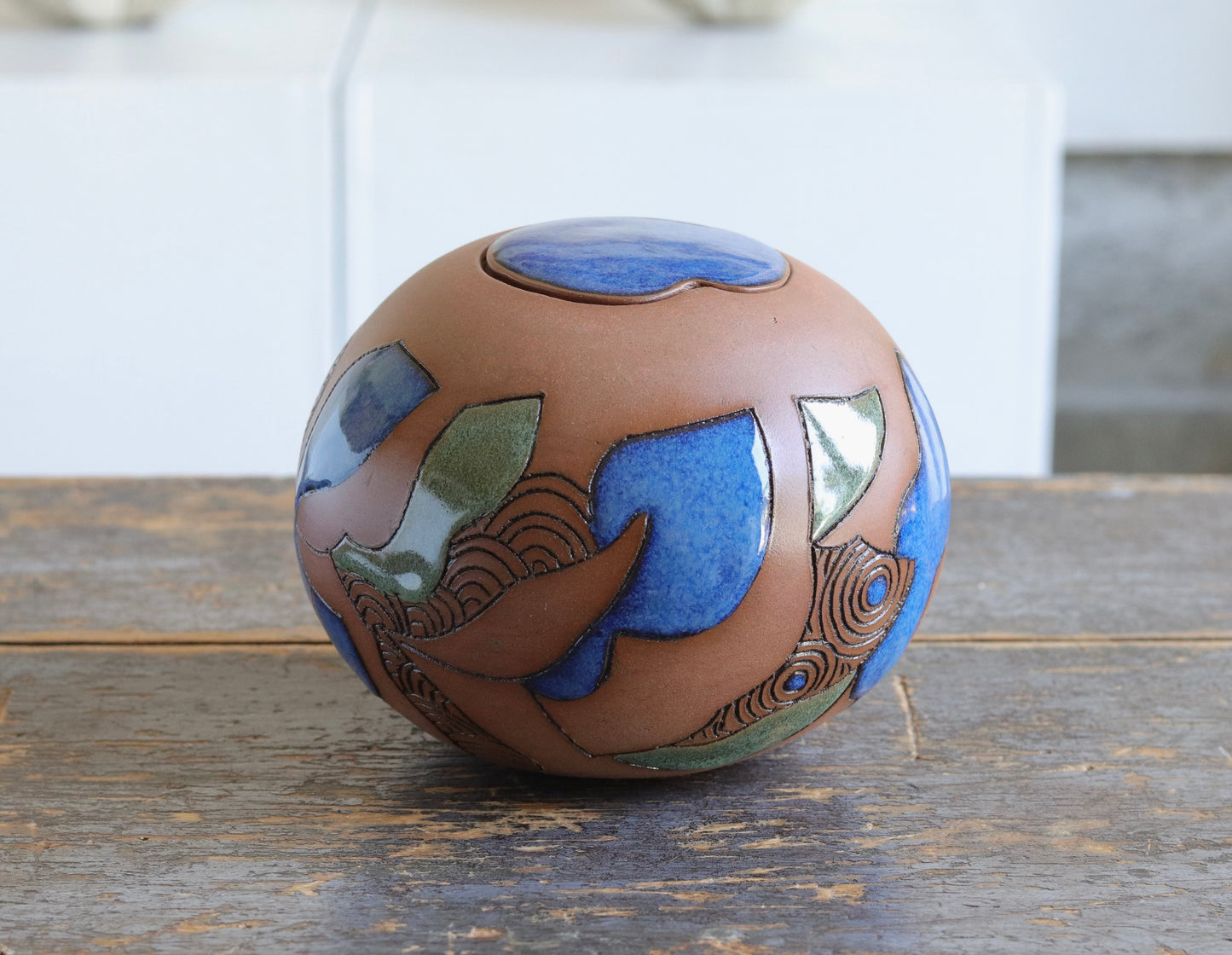 Urn - Abstract Design w Glazed Lid