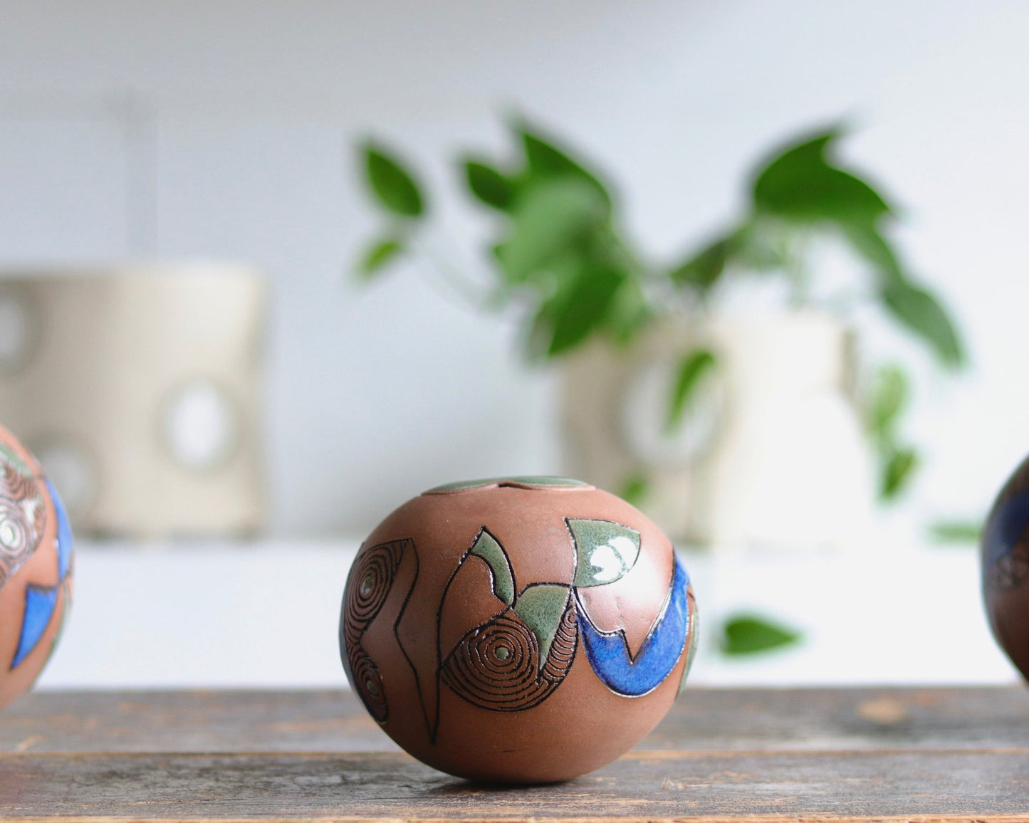 Urn - Abstract Design w Glazed Lid